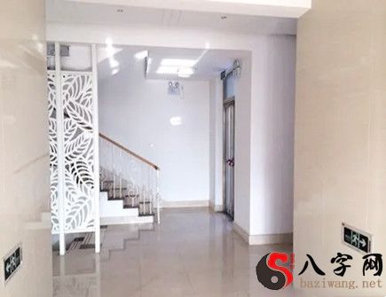 大门对着楼梯的风水影响 大门对着楼梯的风水影响