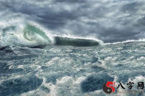 梦见海啸却平安无事