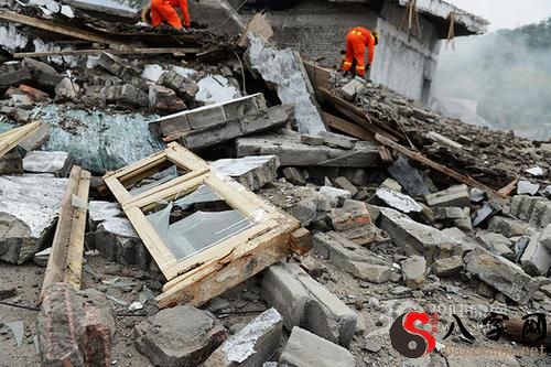 梦见房子墙壁倒塌